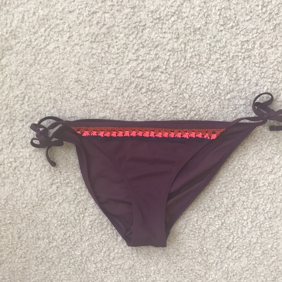 Garage Bikini Set with Crocheted Trim - Picture 5 of 10